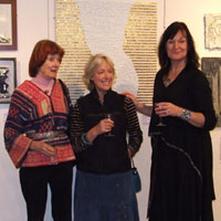 
Vanessa Somers Vreeland, Liz Pannett & EMG in front of ' Elisabeth' by Lucio Orsoni. Dorset County Museum, Private View
